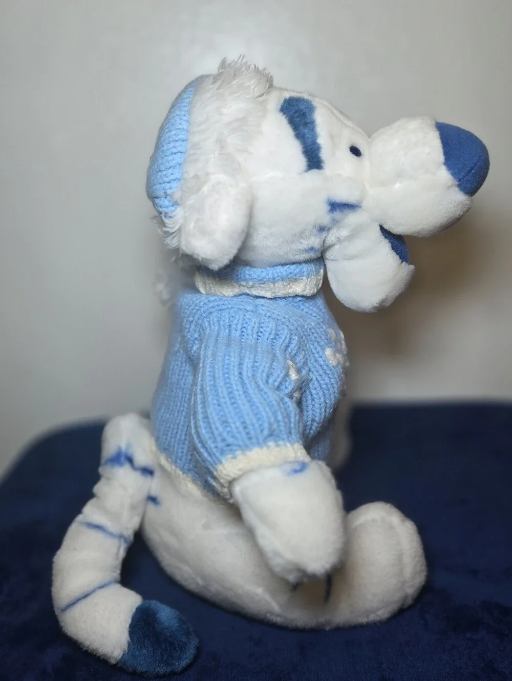 VTG RETIRED Disney Store Exclusive Winter White Tigger 14